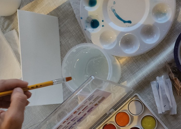 Moms' art workshop at a cafe